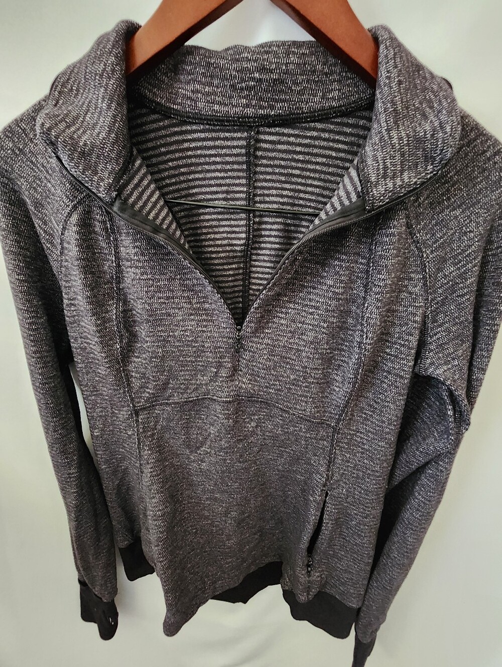 Lululemon 1/2 Zip Pullover Sweater. Size 10